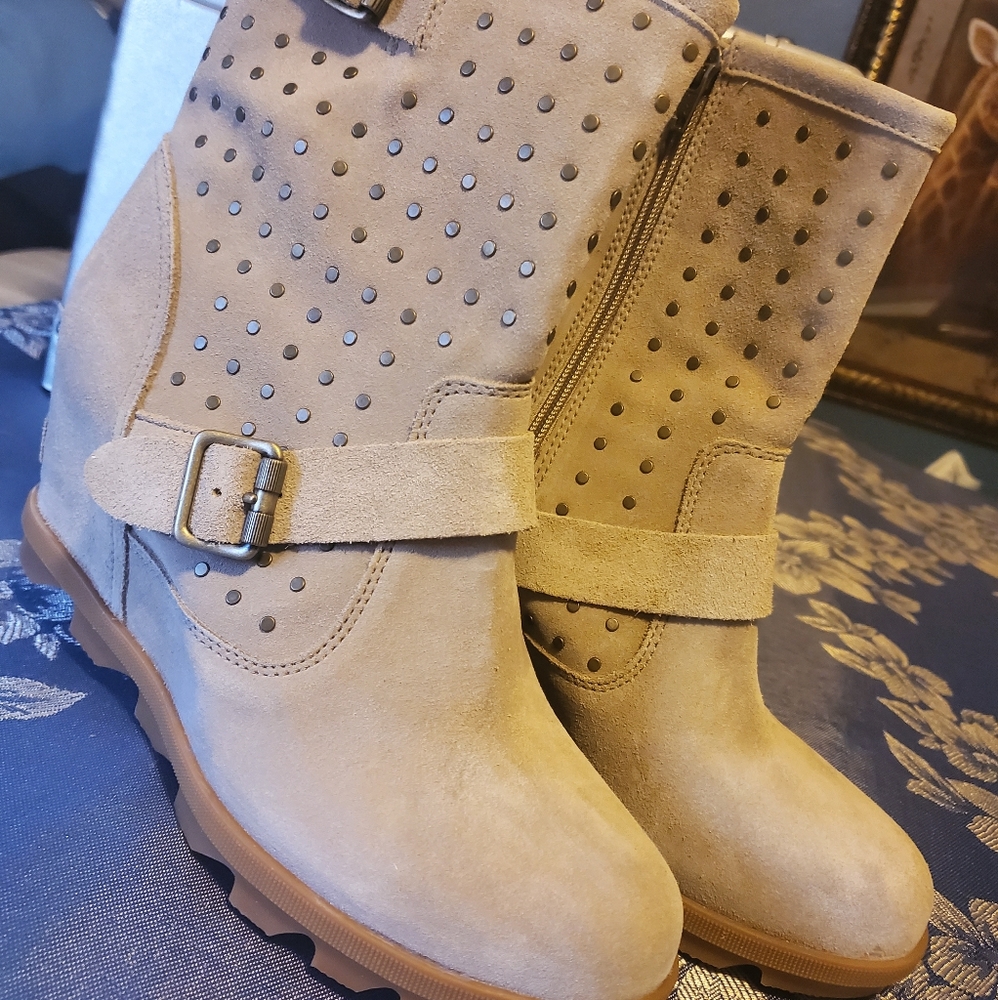 Sorel studded wedge boots
